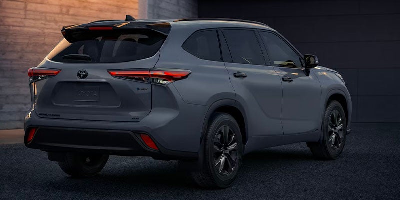 Silver Toyota Highlander